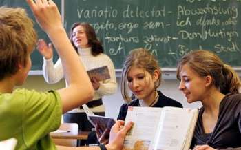 «Надзвичайний стан у системі освіти»: бідкаються німці, говорячи про проблеми навчання українських учнів в школах