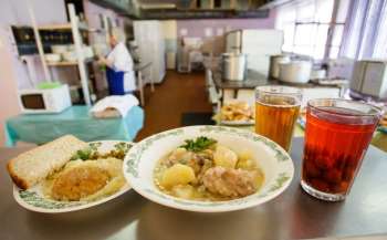 Освітян запрошують на онлайн-курси щодо впровадження норм шкільного харчування