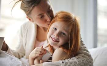 Как травмы детства влияют на будущее: объяснение психолога