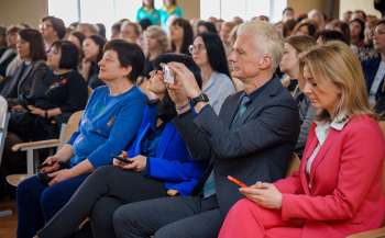 Всесвітньо відомий вчений консультував вінницьких освітян Всесвітньо відомий вчений консультував вінницьких освітян