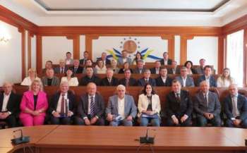 Майбутнє людства в руках вчителя Майбутнє людства в руках вчителя