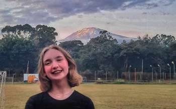 Як навчаються школярі в Танзанії? Як навчаються школярі в Танзанії?