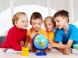Школяри з України, що перебувають у Європі, повинні відвідувати місцеві школи